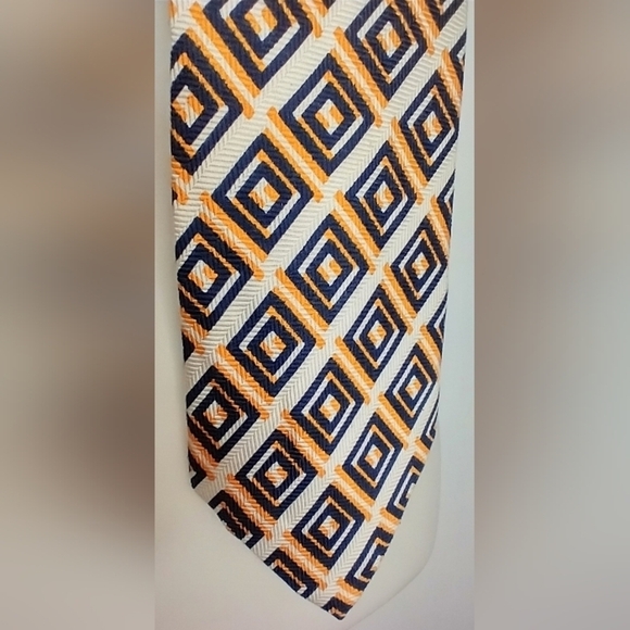 VINTAGE TEXTURED SILK SCHIAPARELLI TIE - Picture 2 of 4